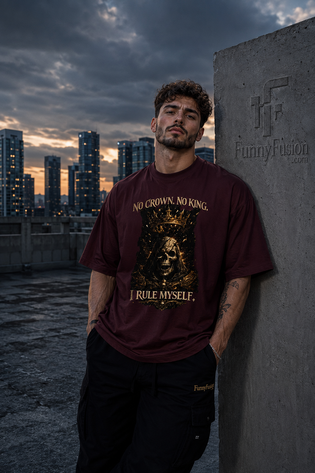 NO CROWN. NO KING. I RULE MYSELF. – Oversized T-Shirt